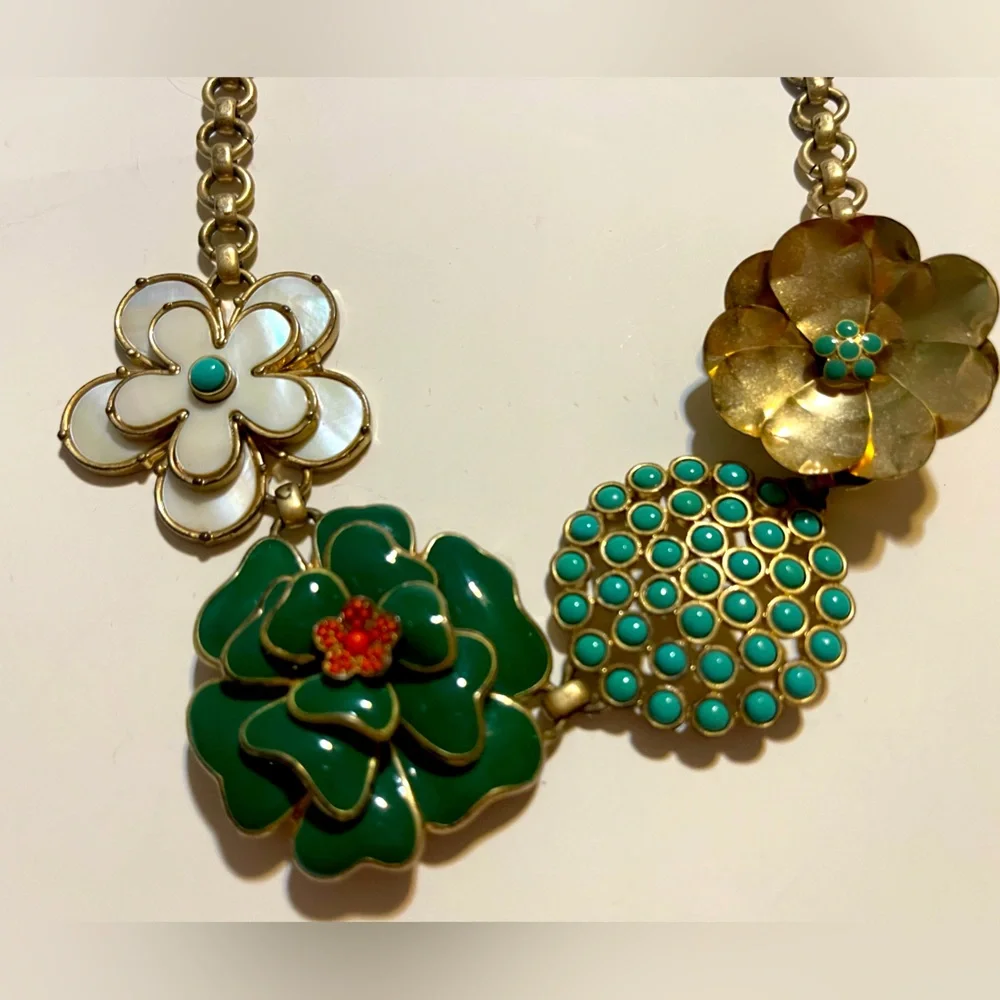 Stella & Dot Vintage HAPPY FLOWERS Retired Enamel Statement Gold Floral Necklace - Picture 2 of 2